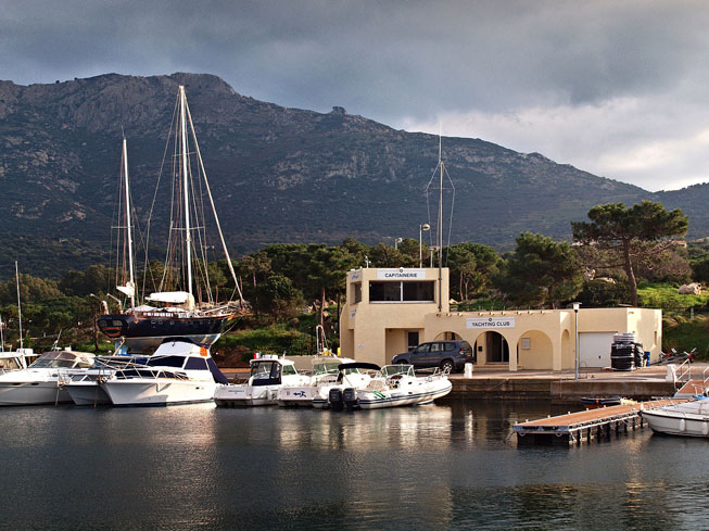 Sant'Ambrogio capitainerie près camping Corse