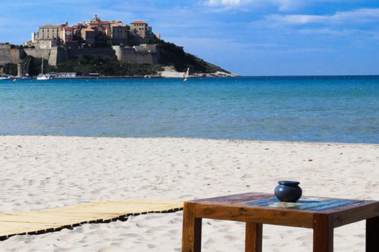 camping en bord de mer à Calvi face à la citadelle