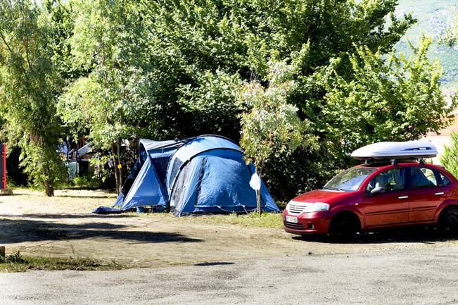 hébergement tente avec voiture camping Corse