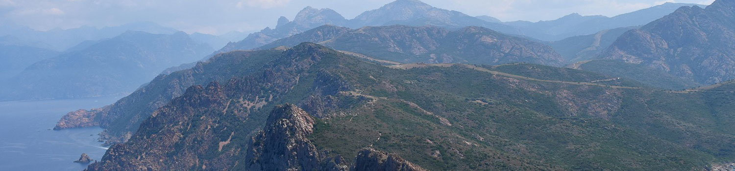 montagnes en corse près camping Castors