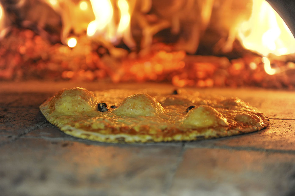 pizza au feu de bois camping Corse